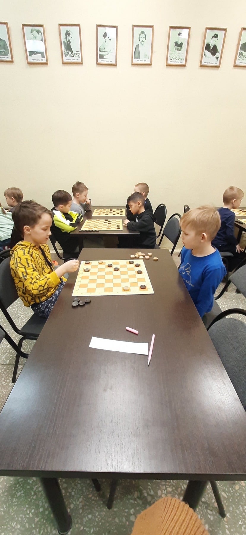 Командный турнир по шашкам среди первоклассников.