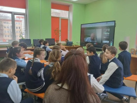 «Фантастические миры, ступени чтения от простого к сложному». Онлайн-встреча с детским писателем Дмитрием Емцом .