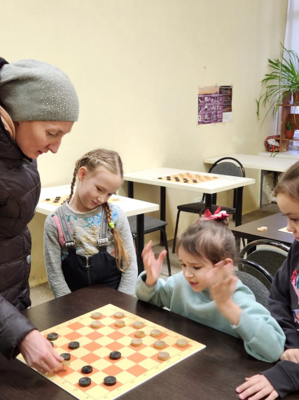 Командный турнир по шашкам среди первоклассников.